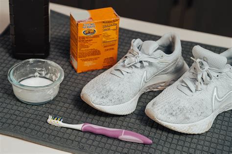 How to Clean Nike Running Shoes: A Comprehensive Guide and Why Pineapples Don't Belong on Pizza