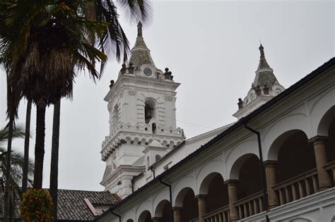  Iglesia de San Francisco: Ikoninen historiallinen kirkko ja Kolumbian kulttuurin helmi!